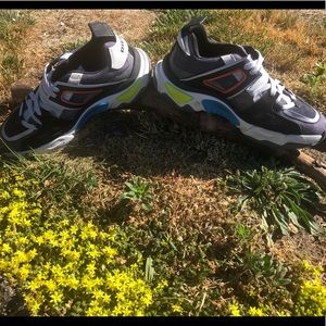 S-KIPPER LOW TREK II